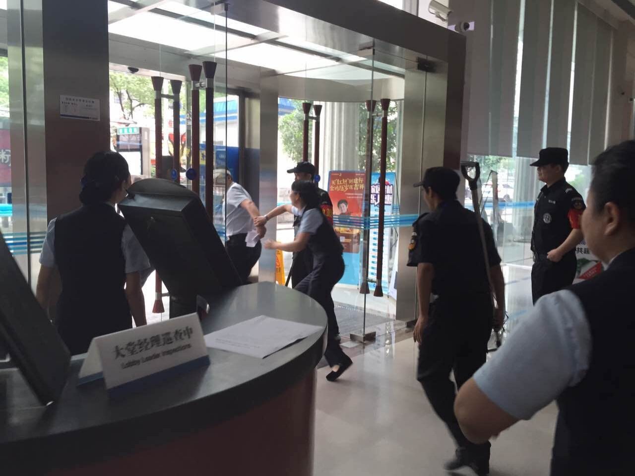 长沙市威龙保安服务有限公司,威龙保安服务,长沙保安公司,湖南保安服务,银行保安,安保公司,明星安保 长沙市威龙保安服务有限公司,威龙保安服务,长沙保安公司,湖南保安服务,银行保安,安保公司,明星安保