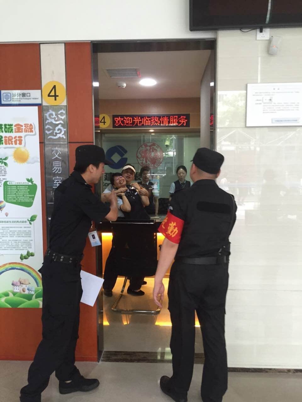 长沙市威龙保安服务有限公司,威龙保安服务,长沙保安公司,湖南保安服务,银行保安,安保公司,明星安保 长沙市威龙保安服务有限公司,威龙保安服务,长沙保安公司,湖南保安服务,银行保安,安保公司,明星安保